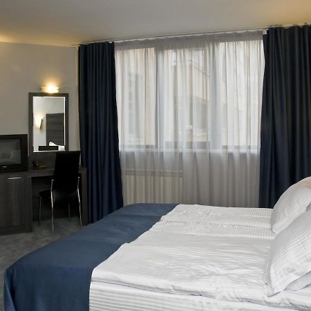 Hotel 4 Zona Sofia Bagian luar foto