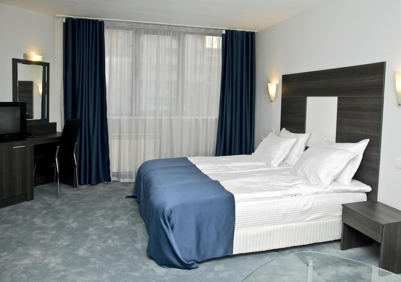 Hotel 4 Zona Sofia Bagian luar foto