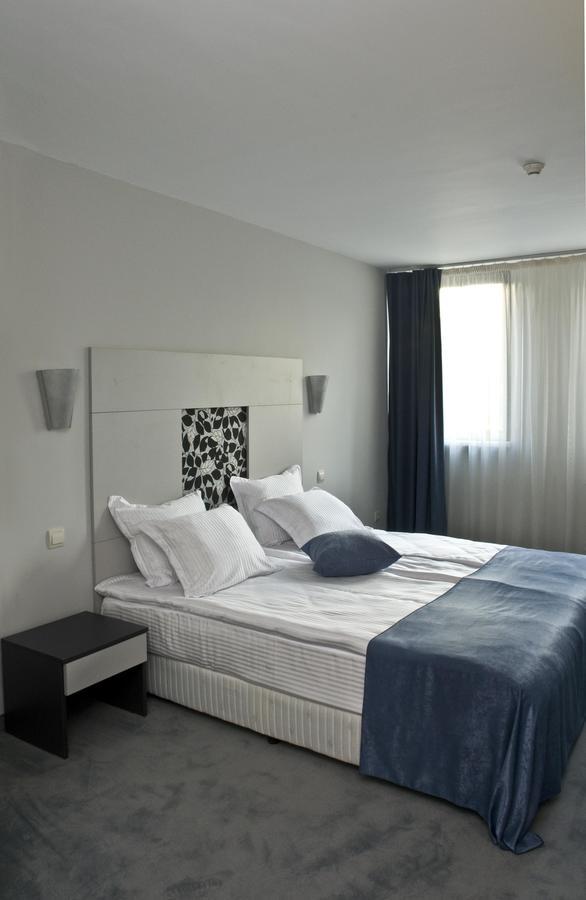 Hotel 4 Zona Sofia Bagian luar foto