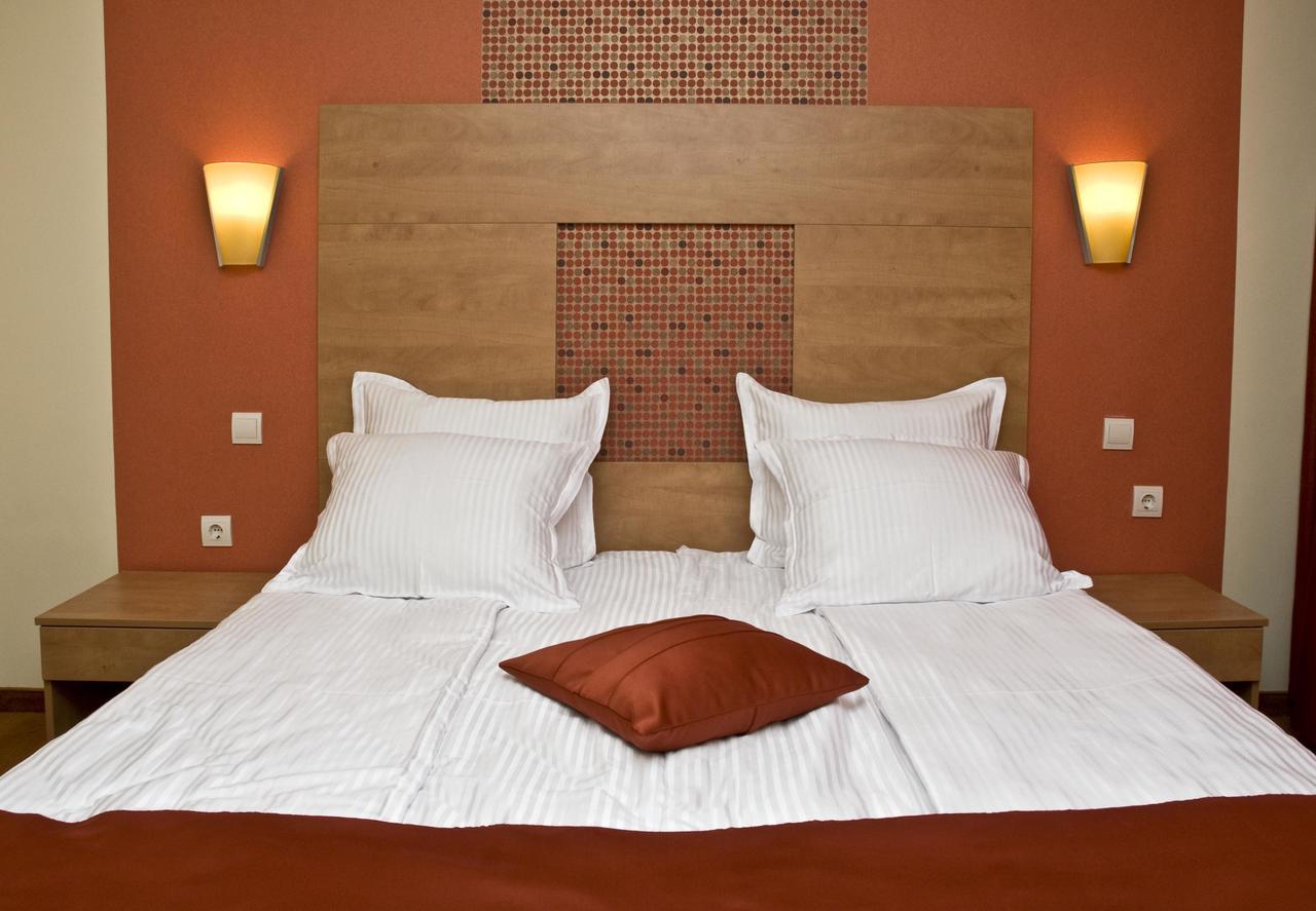 Hotel 4 Zona Sofia Bagian luar foto